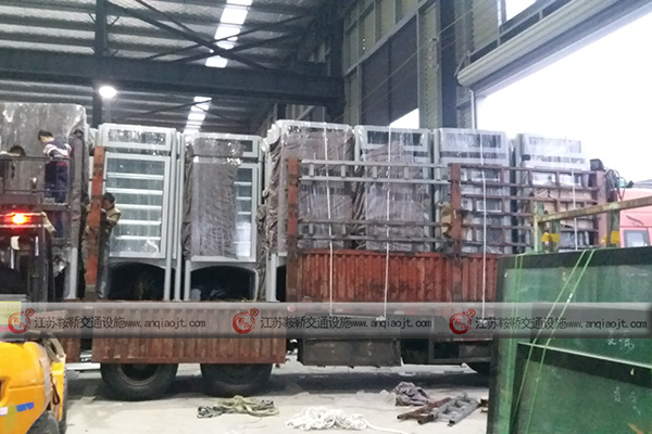 <strong>山東濰坊公交站牌站序箱發(fā)貨</strong>