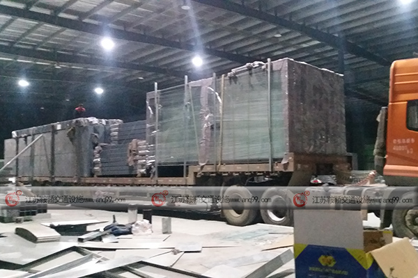 江蘇連云港第二批公交候車(chē)亭站臺(tái)發(fā)貨