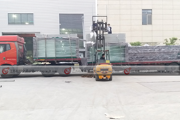 遼寧大連甘井子區(qū)鋁合金公交站臺(tái)