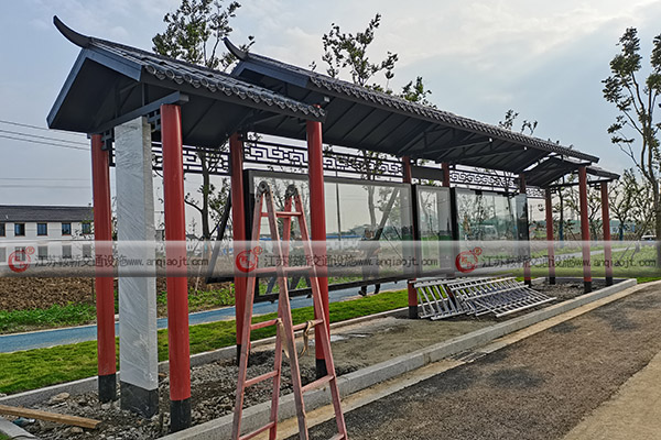 <strong>仿古公交候車亭更具獨特亮點</strong>