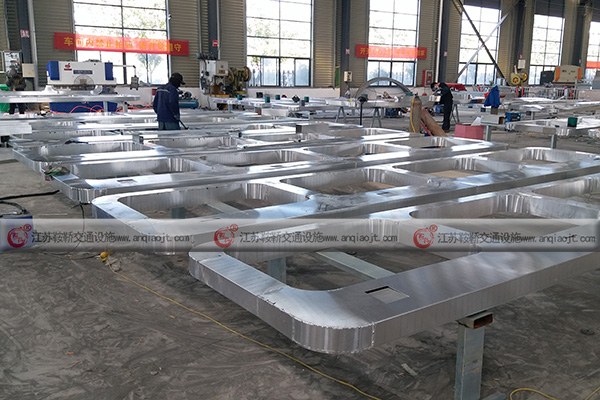 <strong>候車亭定制廠家哪家好？應(yīng)該選擇那家？</strong>