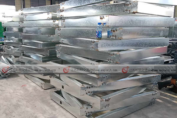 <strong>候車亭廠家哪里找，如何做出精美設(shè)計(jì)</strong>