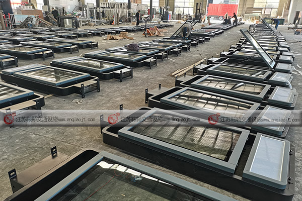 <strong>公交站臺(tái)候車亭廠家哪家好？哪里可以看候車亭成品圖？</strong>