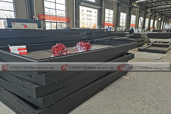 <strong>什么樣的公交車候車亭制作廠家才是靠譜的呢？</strong>