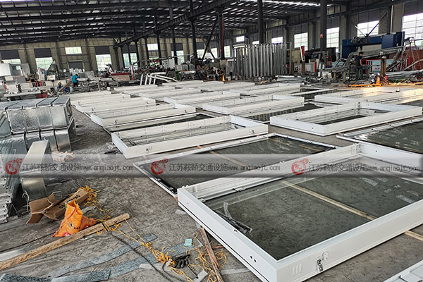 <strong>新款候車亭怎么制作？怎么判斷生產(chǎn)廠家是否靠譜？</strong>