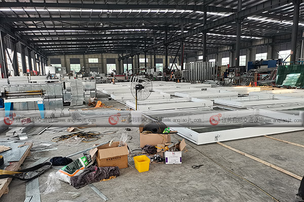 候車亭生產(chǎn)制作多少錢？哪里有候車亭成品圖？