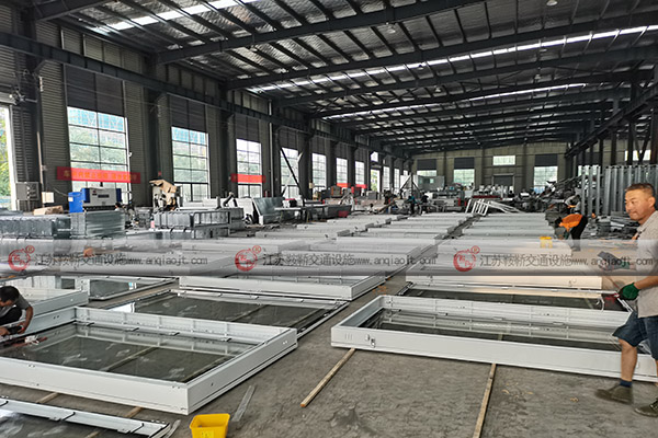 公交候車亭報(bào)價(jià)，候車亭可以定制生產(chǎn)嗎？