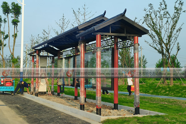 <strong>候車(chē)亭廣告哪家比較好？候車(chē)亭廣告的價(jià)格一般是多少？</strong>