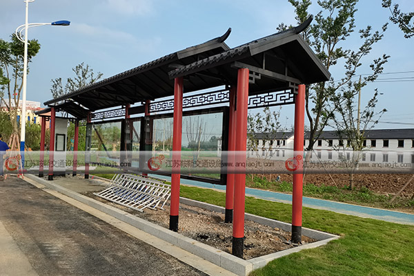 <strong>候車亭制作需要注意什么？候車亭生產(chǎn)制作復(fù)雜嗎？</strong>