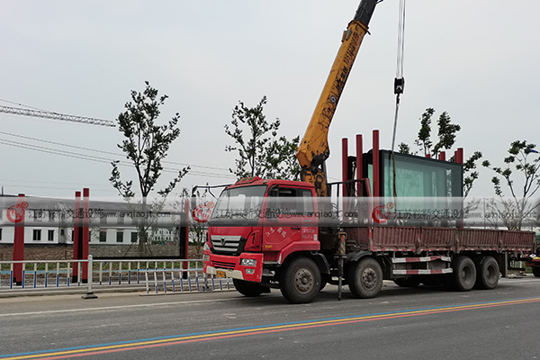 <strong>候車亭廠家的選擇需要注意什么？候車亭廠家的價格是多少？</strong>