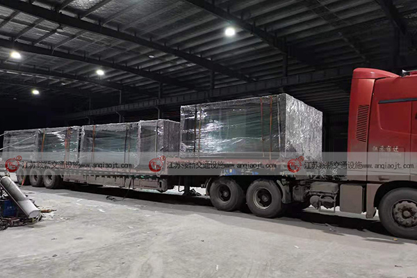 河南候車亭廣告燈箱發(fā)貨現(xiàn)場