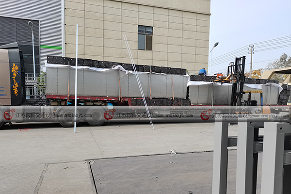 <strong>山西公交候車亭制作完畢裝車發(fā)貨</strong>