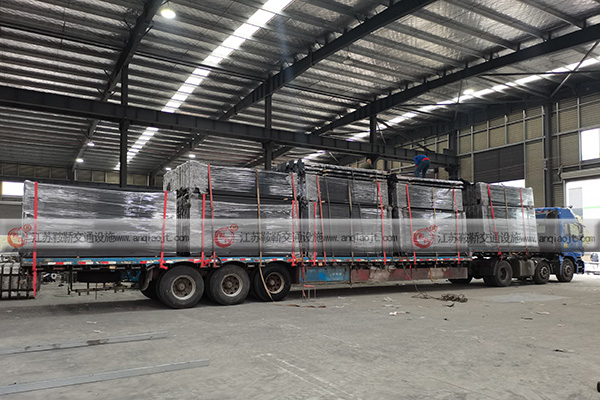 <strong>浙江衢州公交候車亭公交站臺裝車發(fā)貨</strong>