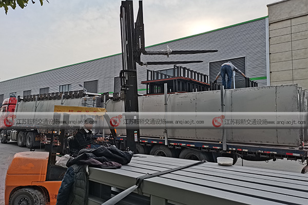 制作候車亭材質都要保證候車亭的基本功能