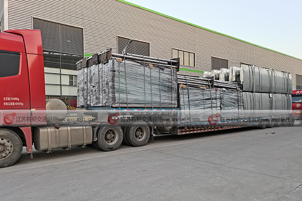 <strong>候車亭價格受到哪些因素影響？</strong>