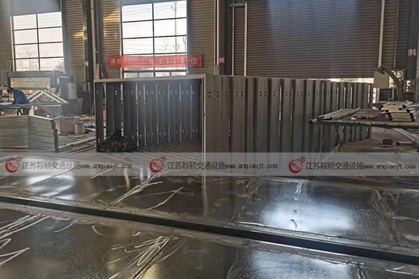 候車亭專業(yè)生產(chǎn)廠家種類多樣，選擇好看好用的才靠譜