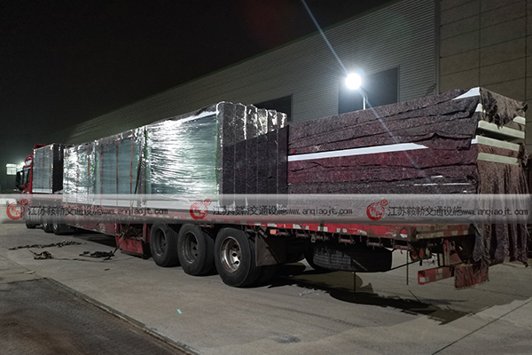 <strong>公交候車(chē)亭最新規(guī)劃，怎么選擇生產(chǎn)廠家定制？</strong>