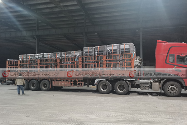 <strong>常用的公交候車亭材質(zhì)有哪些？哪個更好用？</strong>