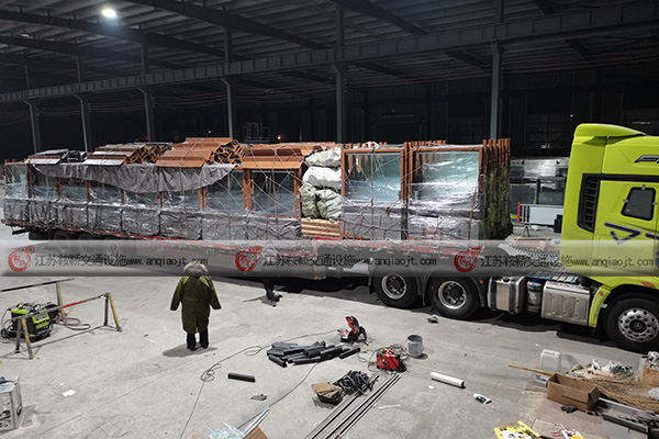 <strong>影響公交候車亭價格的元素是什么？如何實(shí)現(xiàn)性價比？</strong>