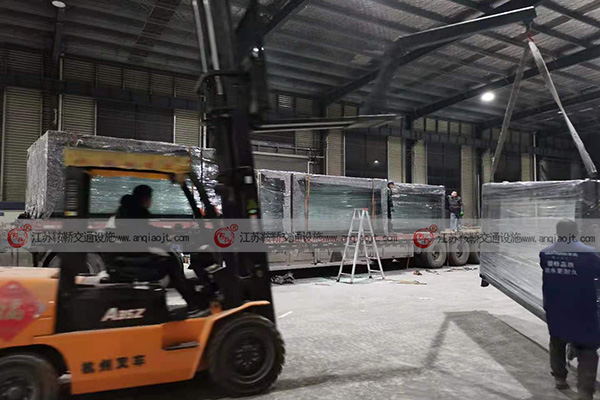 <strong>公交候車亭方案設計基本要求有哪些？怎么選擇生產(chǎn)廠家？</strong>