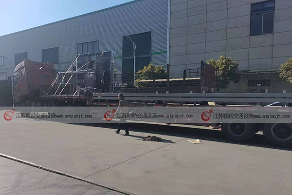 <strong>公交候車亭廣告設計注意點有哪些？公交候車亭什么風格的好？</strong>