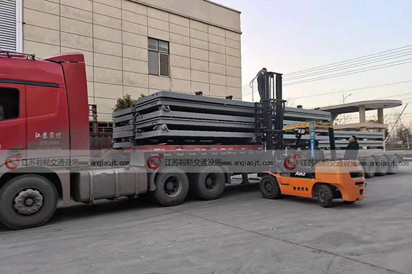 <strong>公交候車亭廣告銷售優(yōu)勢有哪些？怎么通過公交候車亭廣告讓更多人關注品牌</strong>