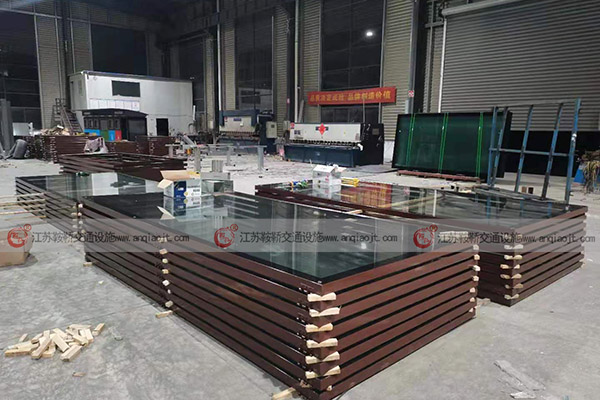 <strong>如何讓公交站臺具有更多的功能性？有哪些好的設計？</strong>