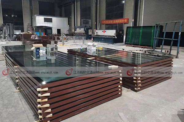 <strong>現(xiàn)代候車亭可以加入哪些現(xiàn)代元素和智能功能？</strong>