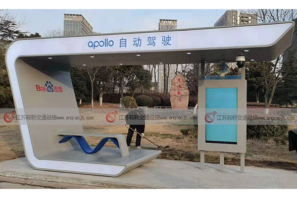 <strong>不銹鋼候車亭在城市中非常常見，它有哪些特別的優(yōu)勢呢？</strong>