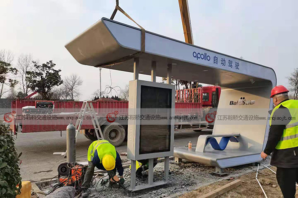 <strong>仿古公交站臺有哪些特色？能在生產(chǎn)廠家定制嗎？</strong>