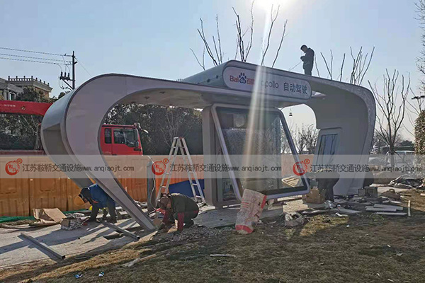 <strong>太陽能公交站臺有哪些好處？怎么在生產(chǎn)廠家定制？</strong>