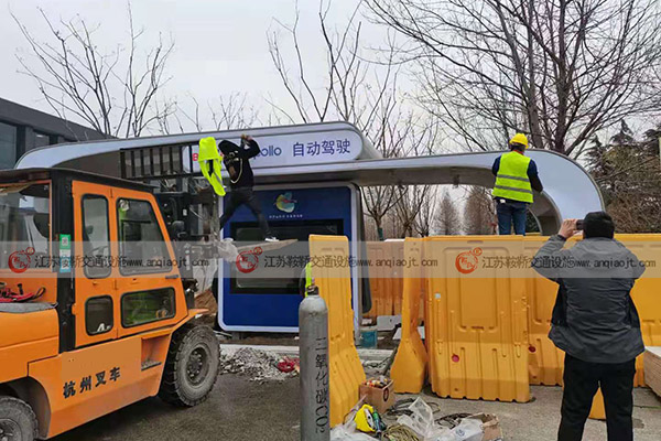 <strong>現(xiàn)代城市建設時如何選擇站臺候車亭？</strong>