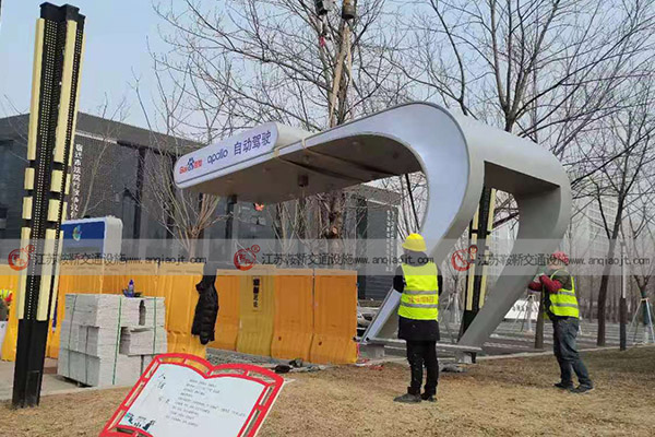 <strong>新款候車亭廠家如何選擇？</strong>