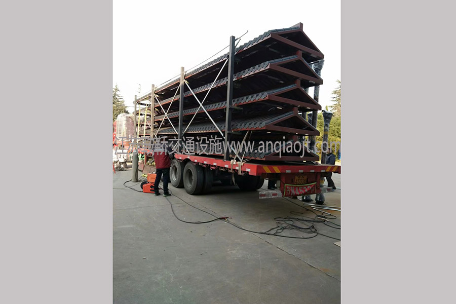 江西景德鎮(zhèn)仿古公交候車亭順利運(yùn)抵